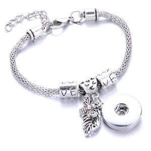 Adjustable Bracelet with cute charm Bee Leaf and Love